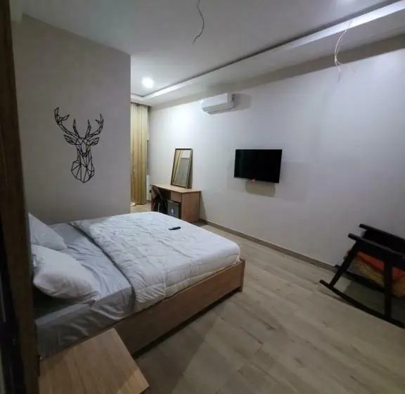 اتاق خانوادگی, The Charis Hotel And Suites