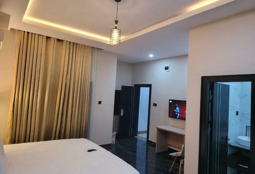 اتاق خانوادگی, The Charis Hotel And Suites