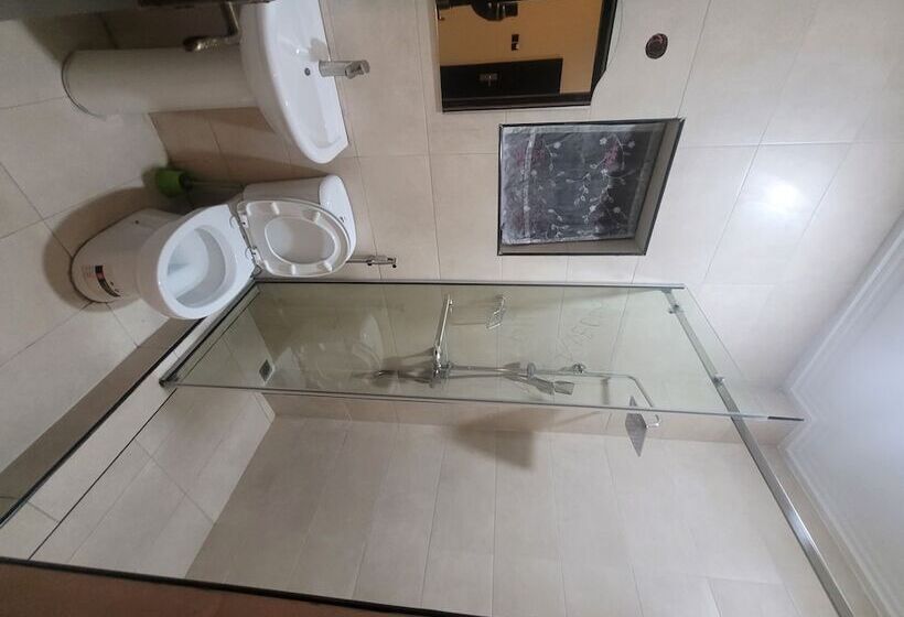 اتاق لوکس, The Charis Hotel And Suites
