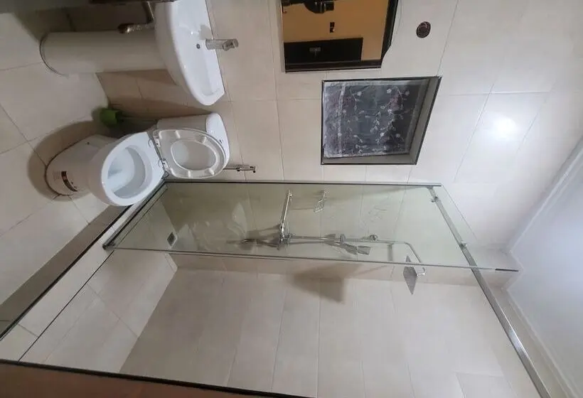 اتاق لوکس, The Charis Hotel And Suites