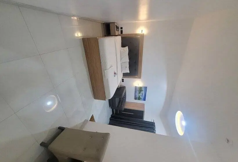 اتاق لوکس, The Charis Hotel And Suites