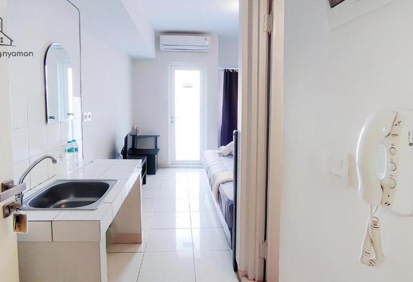 Номер Deluxe, Springlake Summarecon Bekasi Apartement By Rna