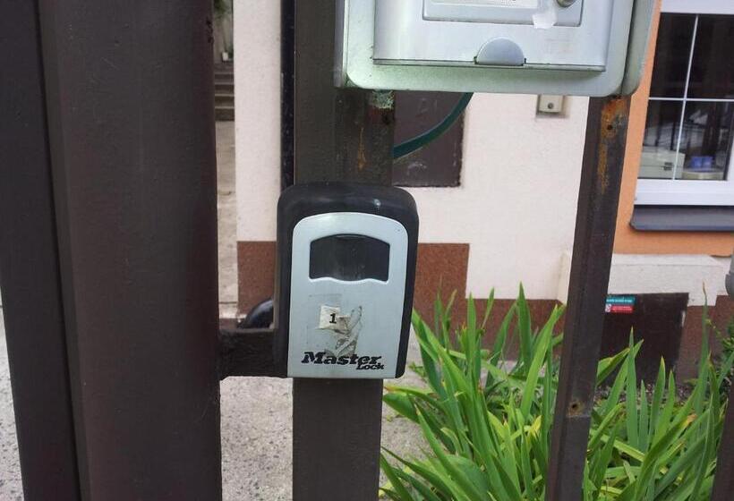 스탠다드 스튜디오, Holiday Apartments Vítězná 1256/36