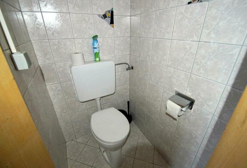 标准间, Straniger Alm