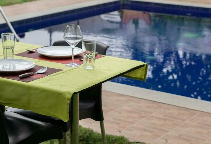 Deluxe Tent, 16 Bedouin