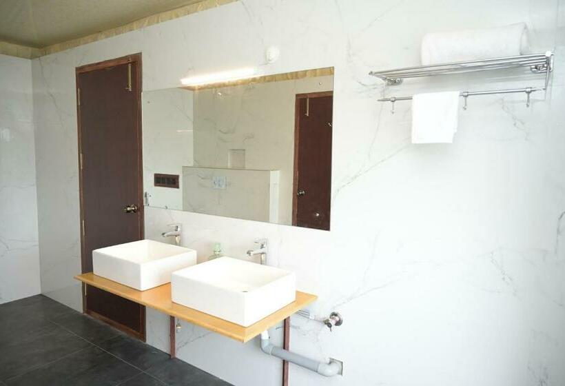 Deluxe Tent, 16 Bedouin