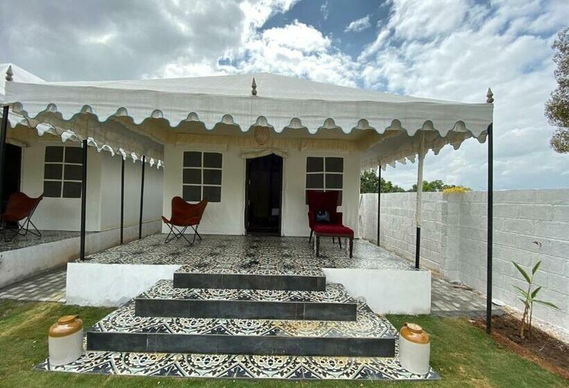 Deluxe Tent, 16 Bedouin