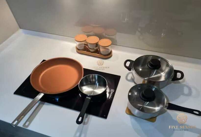 سوئیت پرزیدنت, Viia Residences In Kl Eco City, Five Senses