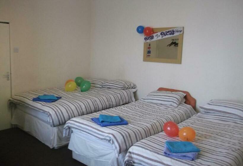 חדר משפחתי, Durham House