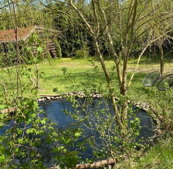 غرفة قياسية مطلّة علي الحديقة, Na Zielonej łące..