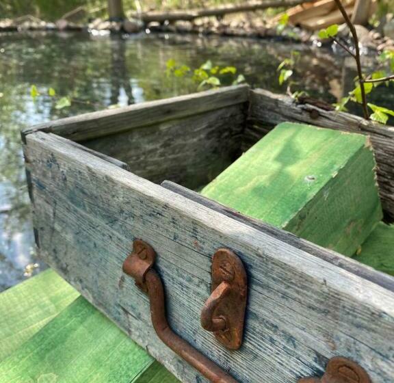 غرفة قياسية مطلّة علي الحديقة, Na Zielonej łące..