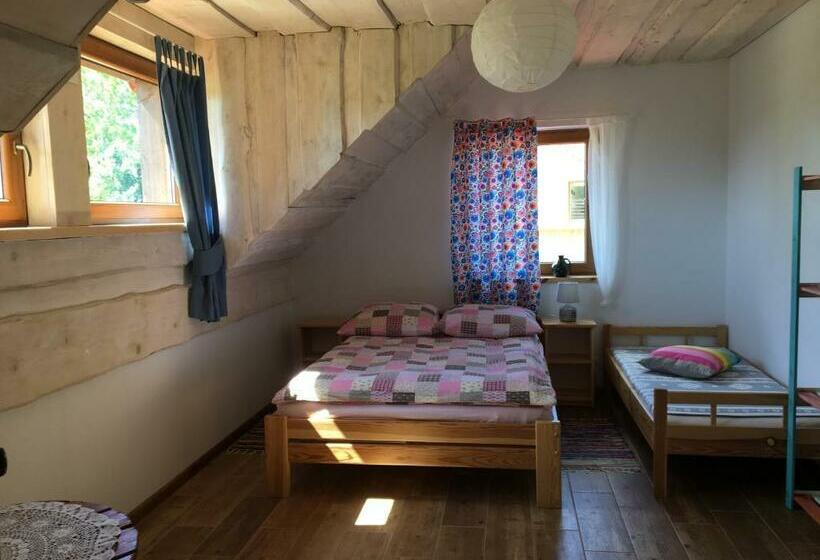 غرفة قياسية ثلاثية ذات اطلالة, Na Zielonej łące..