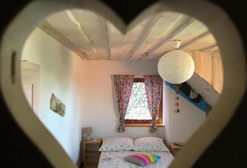 غرفة قياسية ثلاثية مطلة علي الحديقة, Na Zielonej łące..