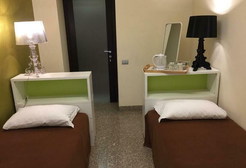 اتاق استاندارد با سرویس بهداشتی مشترک, Bergamo Center Rooms