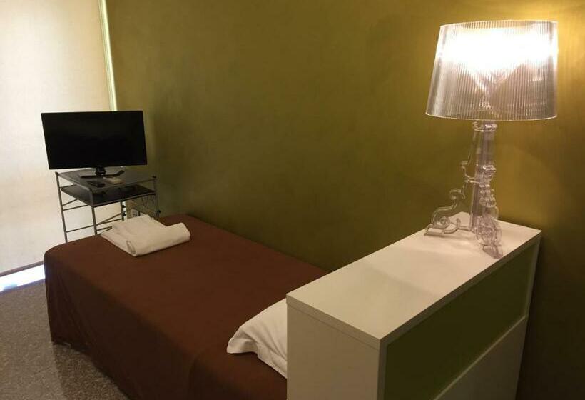 اتاق استاندارد با سرویس بهداشتی مشترک, Bergamo Center Rooms