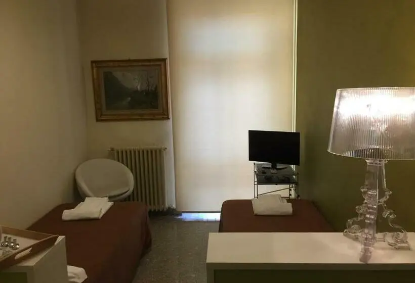 اتاق استاندارد با سرویس بهداشتی مشترک, Bergamo Center Rooms