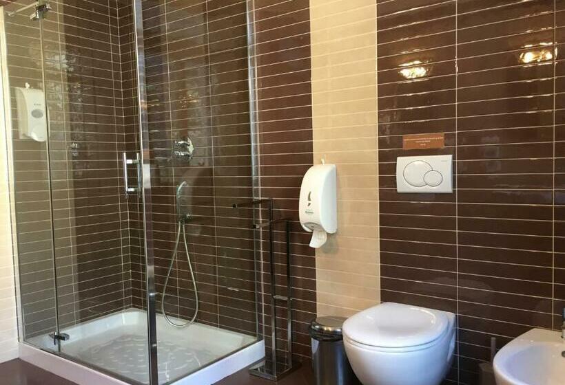 اتاق استاندارد با سرویس بهداشتی مشترک, Bergamo Center Rooms