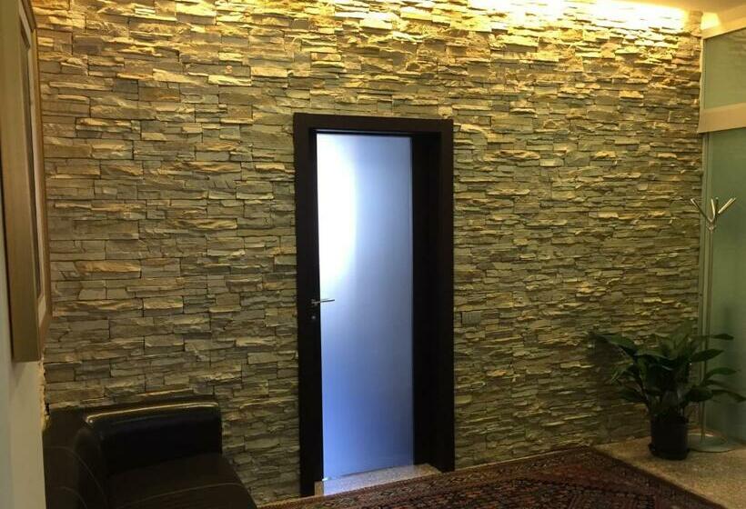 اتاق استاندارد با سرویس بهداشتی مشترک, Bergamo Center Rooms