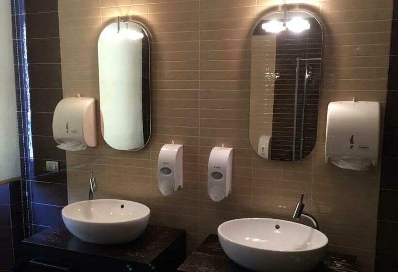 اتاق استاندارد با سرویس بهداشتی مشترک, Bergamo Center Rooms
