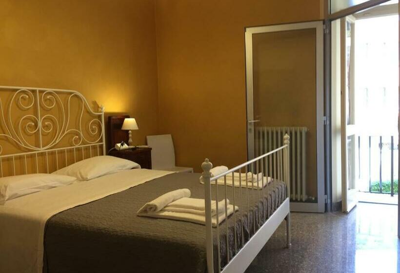 اتاق استاندارد با سرویس بهداشتی مشترک, Bergamo Center Rooms