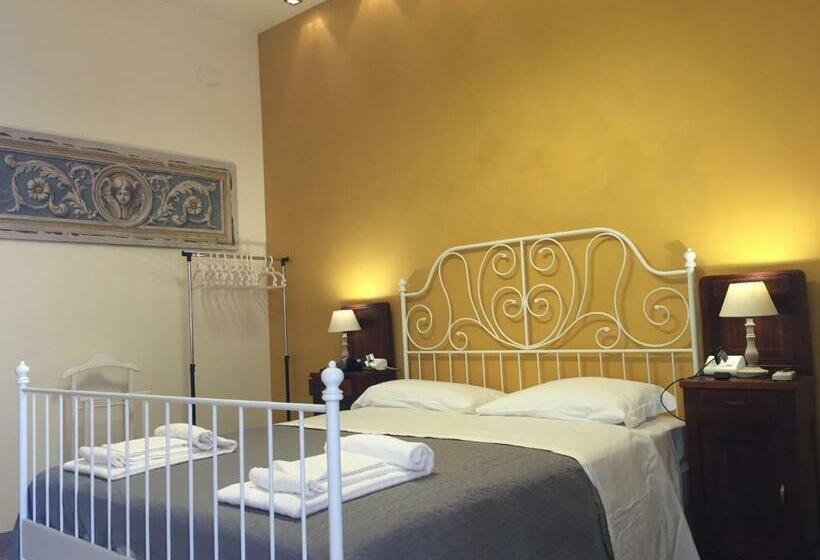 اتاق استاندارد با سرویس بهداشتی مشترک, Bergamo Center Rooms