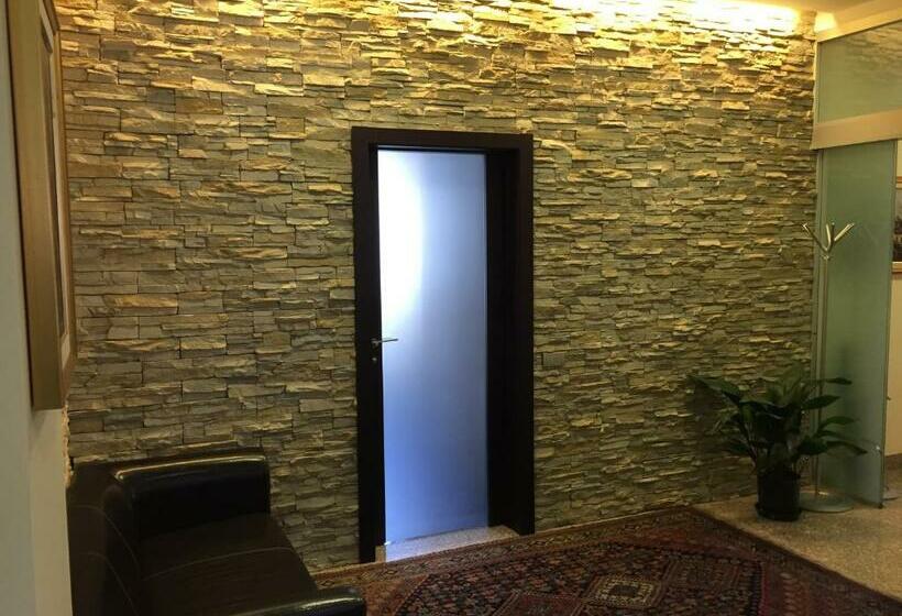 اتاق استاندارد با سرویس بهداشتی مشترک, Bergamo Center Rooms