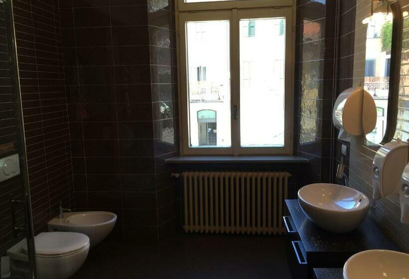 اتاق استاندارد با سرویس بهداشتی مشترک, Bergamo Center Rooms