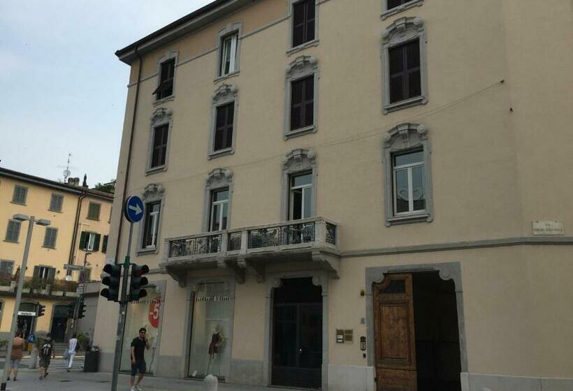 اتاق استاندارد با سرویس بهداشتی مشترک, Bergamo Center Rooms