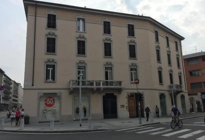 اتاق استاندارد سه تخته با سرویس بهداشتی مشترک, Bergamo Center Rooms