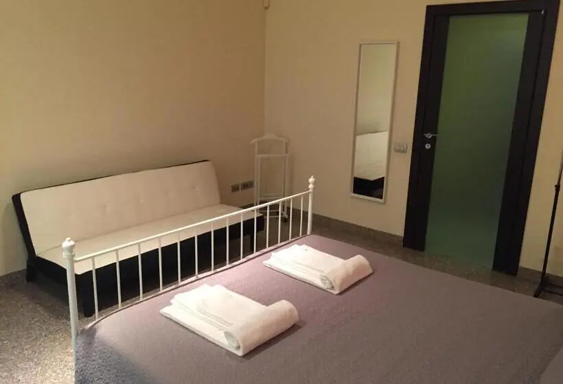 اتاق استاندارد سه تخته با سرویس بهداشتی مشترک, Bergamo Center Rooms