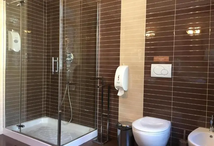 اتاق استاندارد سه تخته با سرویس بهداشتی مشترک, Bergamo Center Rooms