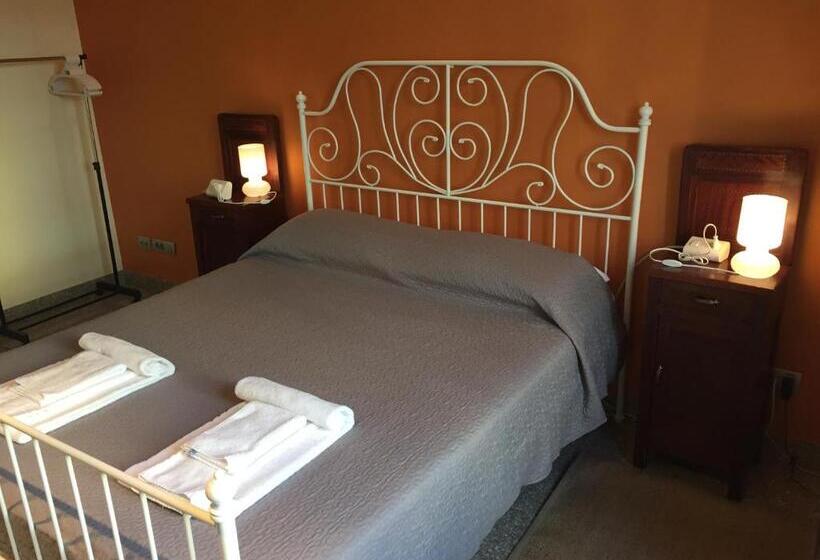 اتاق استاندارد سه تخته با سرویس بهداشتی مشترک, Bergamo Center Rooms