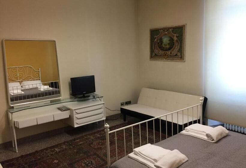 اتاق استاندارد چهارنفره با سرویس بهداشتی مشترک, Bergamo Center Rooms