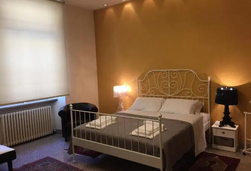 اتاق استاندارد چهارنفره با سرویس بهداشتی مشترک, Bergamo Center Rooms