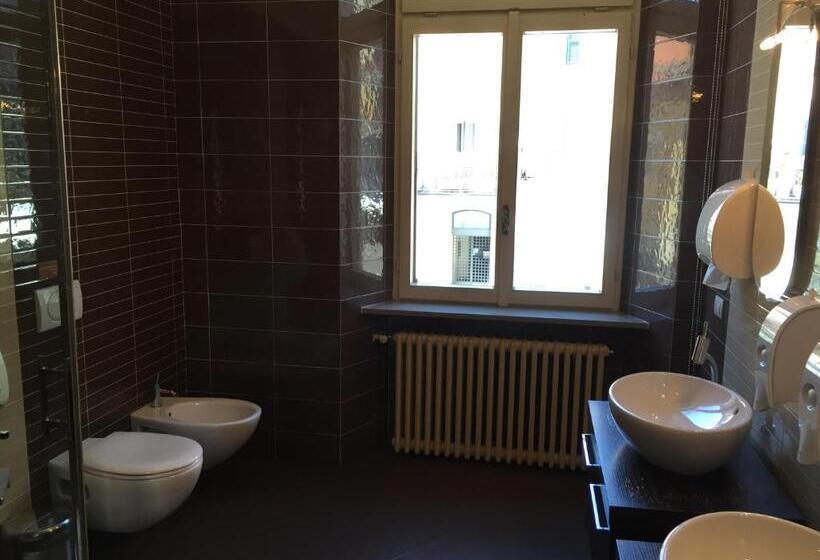اتاق استاندارد چهارنفره با سرویس بهداشتی مشترک, Bergamo Center Rooms