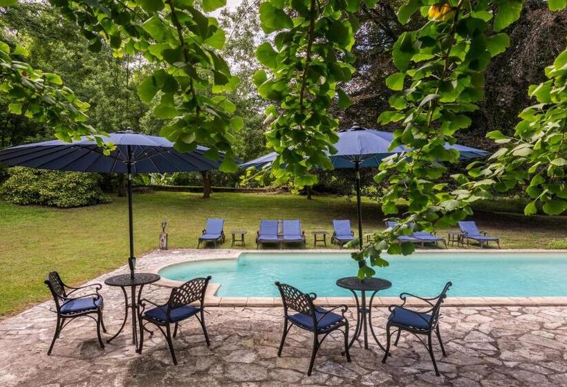 סטודיו דלוקס, Chateau D Estrac