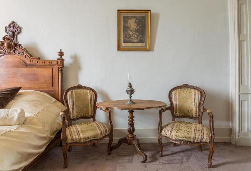 סוויטה דלוקס, Chateau D Estrac