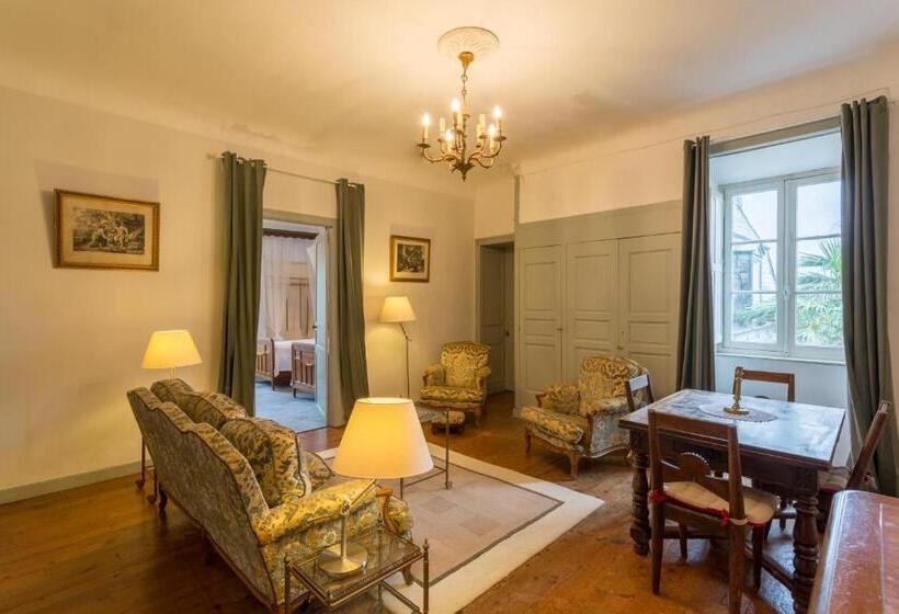 דירת חדר דלוקס, Chateau D Estrac