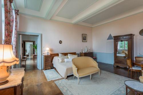 סוויטה אקזקיוטיב, Chateau D Estrac