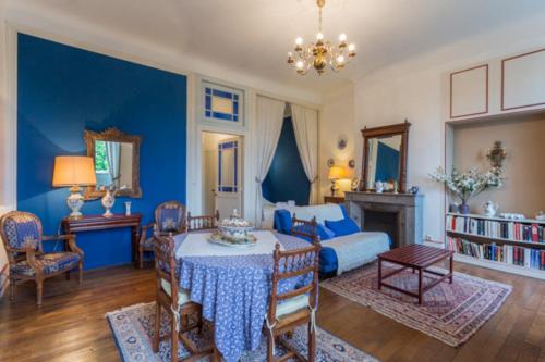 סוויטה דלוקס, Chateau D Estrac