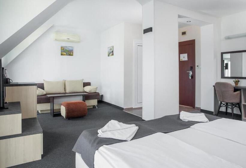 Полулюкс с Балконом, Family Hotel Sunrise