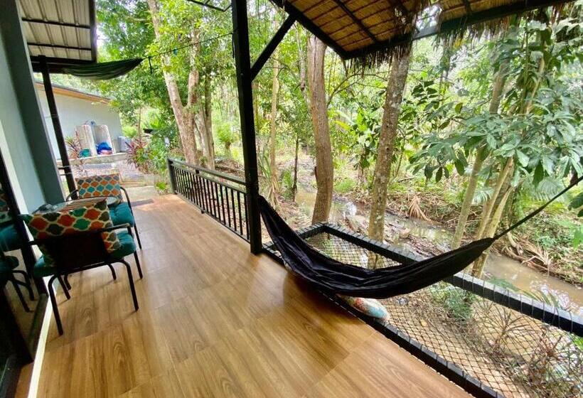 חדר סטנדרט עם מרפסת, Ingtara At Lanta Resort