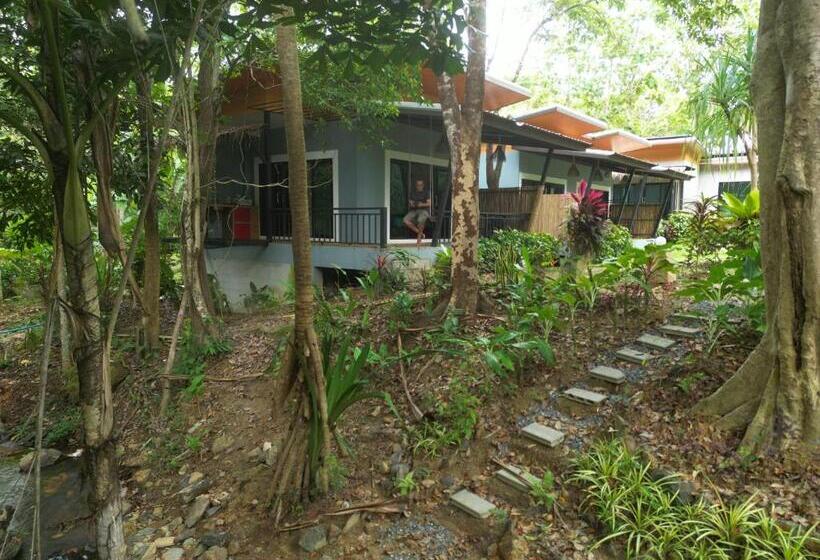 חדר סטנדרט עם מרפסת, Ingtara At Lanta Resort