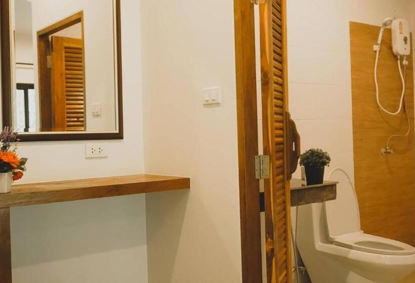 חדר סטנדרט עם מרפסת, Ingtara At Lanta Resort