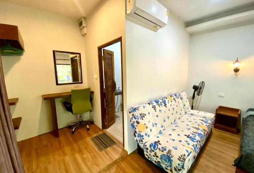 חדר סטנדרט עם מרפסת, Ingtara At Lanta Resort