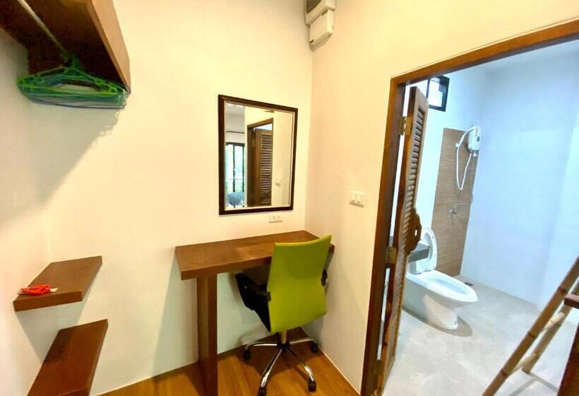 חדר סטנדרט עם מרפסת, Ingtara At Lanta Resort