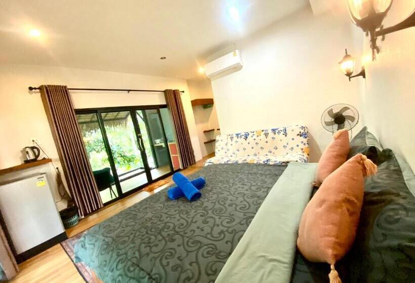 חדר סטנדרט עם מרפסת, Ingtara At Lanta Resort