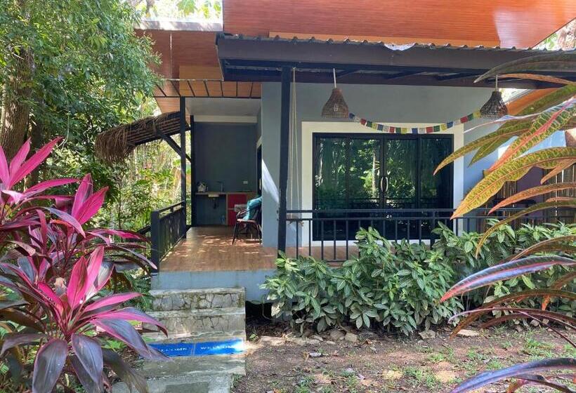 חדר סטנדרט עם מרפסת, Ingtara At Lanta Resort