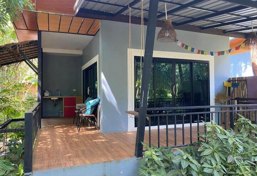 חדר סטנדרט עם מרפסת, Ingtara At Lanta Resort