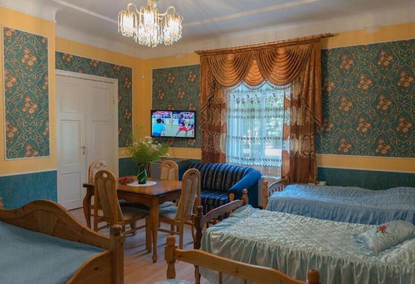 اتاق خانوادگی, Villa Magonīte